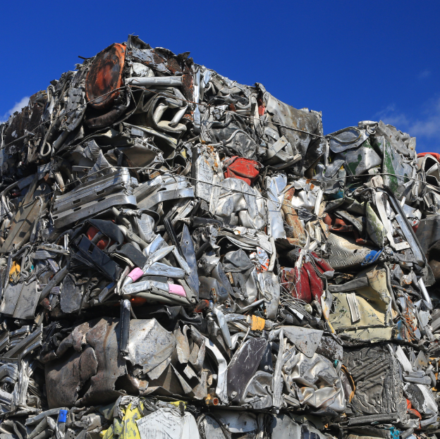 destruction de vehicules automobiles à Durdat-Larequille près de Montluçon dans l'Allier 03